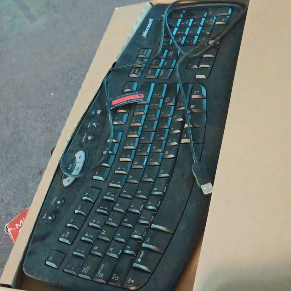 Microsoft comfort curve keyboard 2000 - Picture 4 of 4